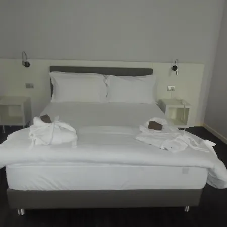 Albergo Dongo ホテル ドンゴ