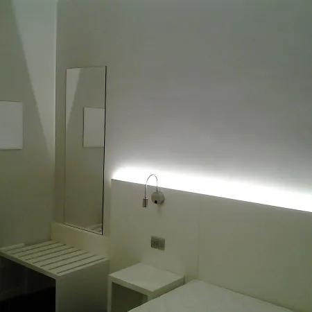 Albergo Dongo 호텔 동고
