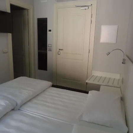 Albergo Dongo 호텔 3*