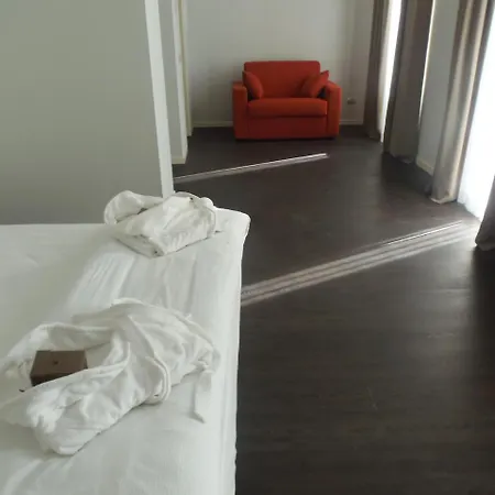 Albergo Dongo 호텔 동고