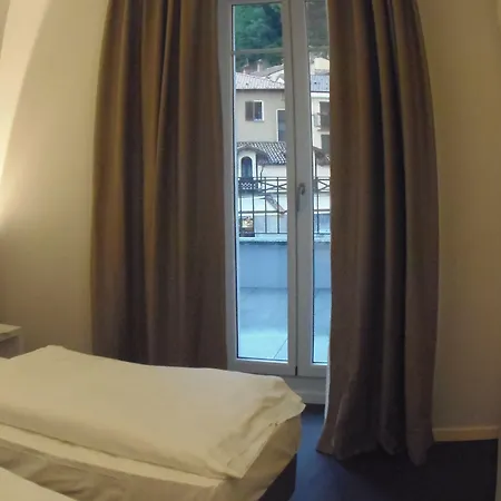 Albergo Dongo 호텔 동고