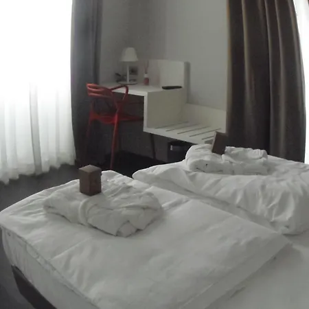 Albergo Dongo 호텔 동고