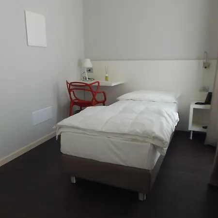 Albergo Dongo 3* 동고