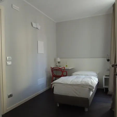 Albergo Dongo 호텔 동고