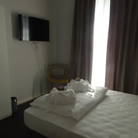 호텔 Albergo Dongo
